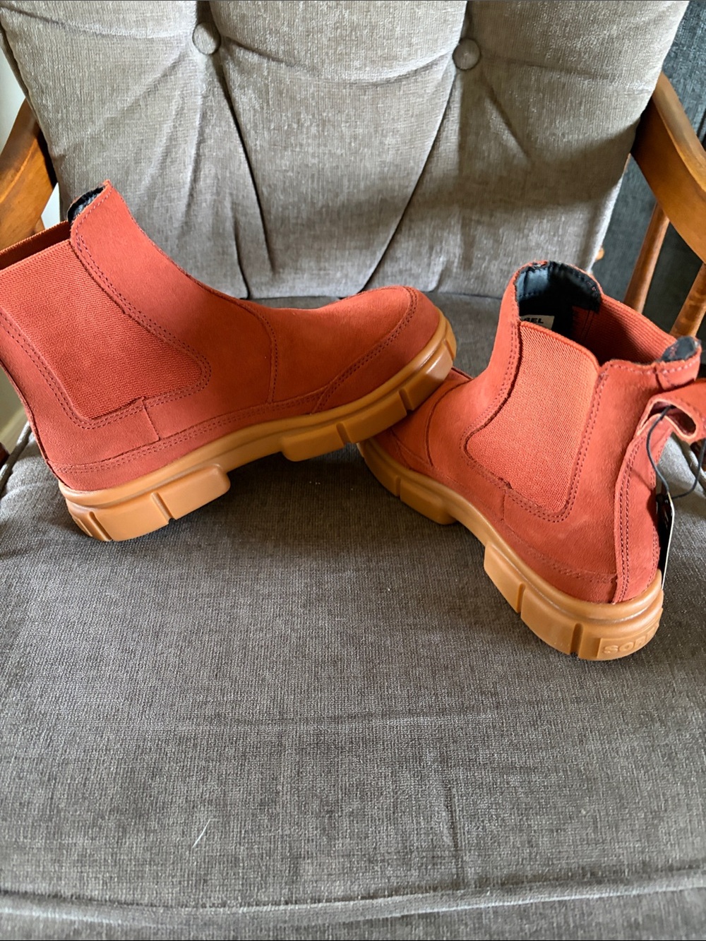 Sorel Men's Chukka Boots in Rust with Gum Sole - Picture 1 of 3